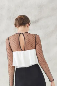 vestido corto blanco y negro plumetti con bordado