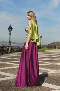 falda larga en saten morado para invitada boda fiesta