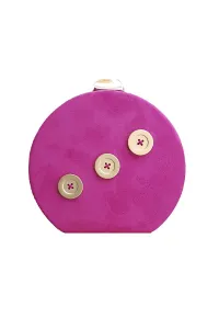 bolso de fiesta de ante rosa fucsia con botones dorados