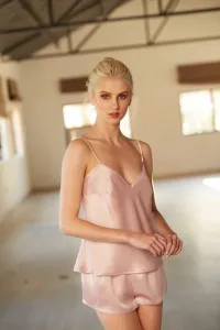conjunto top y short rosa para novias