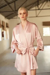 bata corta rosa con bordado letras rosa