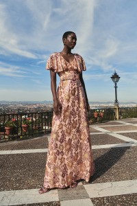 Vestido largo gasa lentejuelas con volante para invitada boda