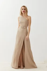 Vestido largo asimetrico camel con abertura para invitada boda