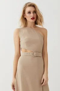 Vestido largo asimetrico camel con abertura para invitada boda