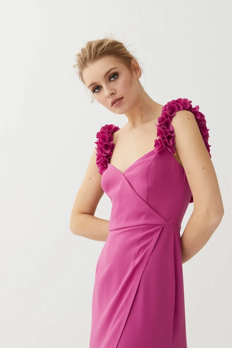 vestido midi cruzado con flores frambuesa