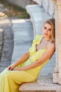 Vestido Largo Amarillo con Volantes Sophie