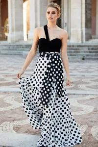 Top Negro Escote Corazón Maggie