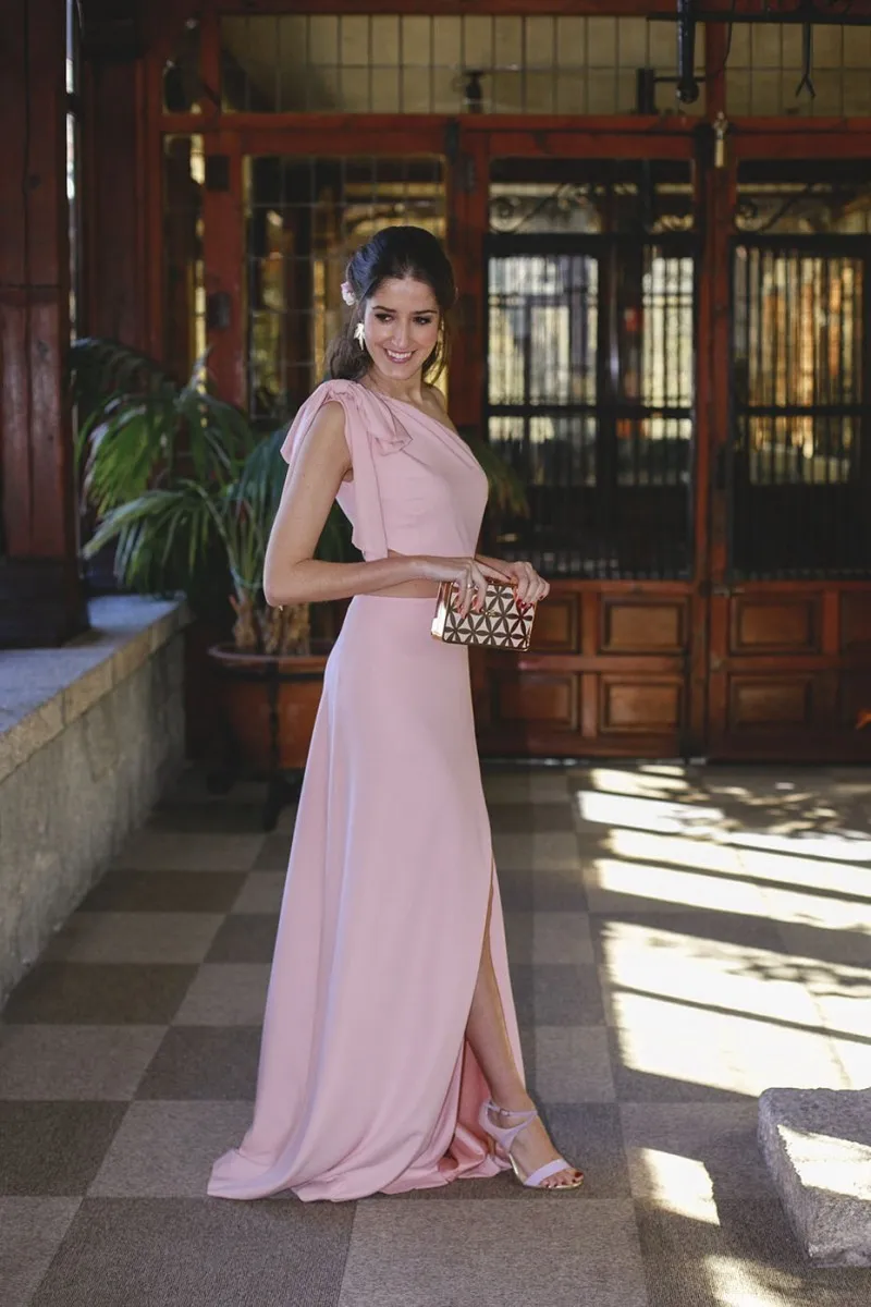 vestido largo rosa palo con abertura