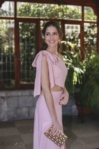 vestido largo rosa palo con abertura