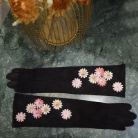 guantes antelina negro con flores de terciopelo rosa