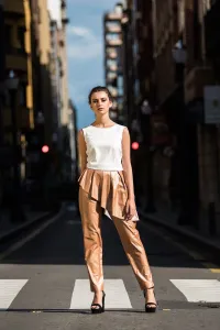 pantalon pitillo algodon encerado oro tostado rosa metalizado