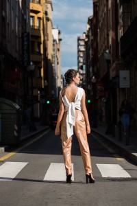 pantalon pitillo algodon encerado oro tostado rosa metalizado