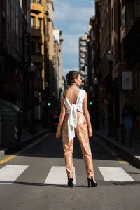 pantalon pitillo algodon encerado oro tostado rosa metalizado