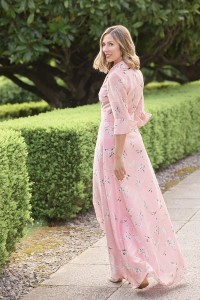Vestido camisero largo con cuello esmoquin en organza mariposas