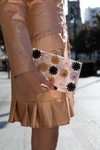 clutch base metacrilato flores terciopelo