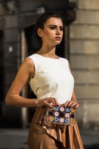 clutch base metacrilato flores terciopelo