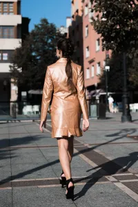 vestido corto esmoquin oro dorado rosa manga larga con seis