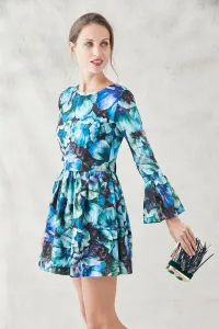 clutch de fiesta dorado con plumas verdes y joyas insectos