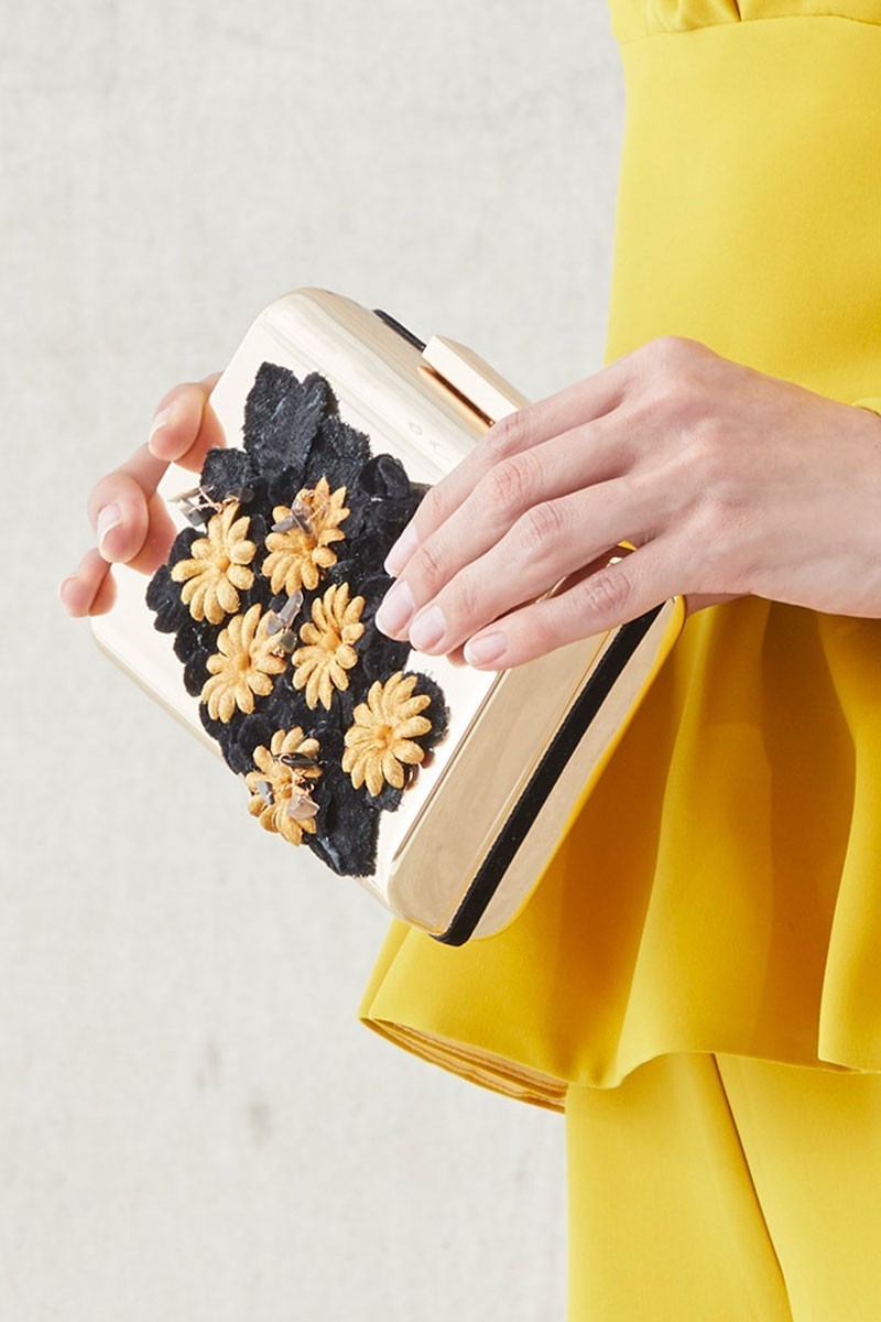 Clutch Hojas Negras Flores Doradas