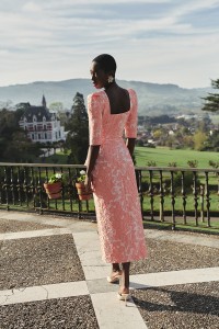 Top joya brocado coral con manga francesa escote corazon invitada