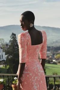 Top joya brocado coral con manga francesa escote corazon invitada