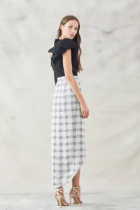 falda midi asimetrica pata de gallo blanca y gris con lazos negros