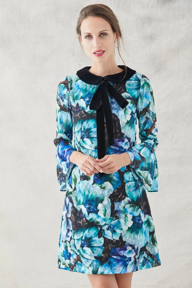 vestido corto evase estampado flores verdes azules moradas con
