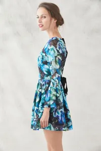vestido corto vuelo estampado flores verdes azules moradas con