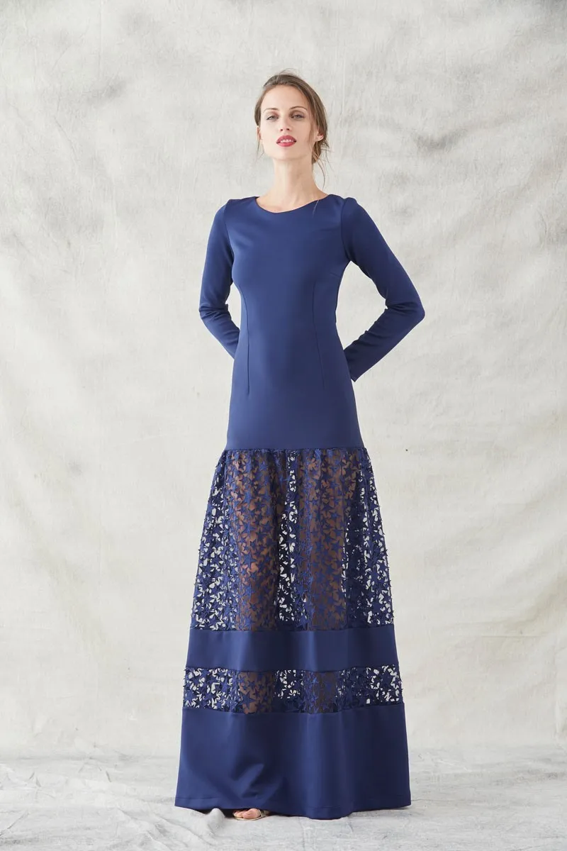 vestido largo de neopreno en color azul con estrellas bordadas