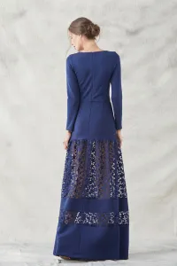 vestido largo de neopreno en color azul con estrellas bordadas