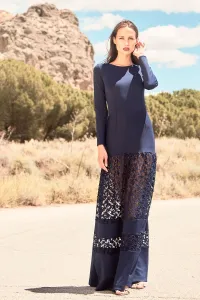 vestido largo de neopreno en color azul con estrellas bordadas