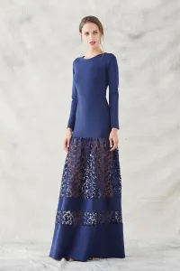 vestido largo de neopreno en color azul con estrellas bordadas