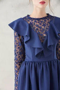 vestido corto de vuelo de neopreno en color azul con estrellas