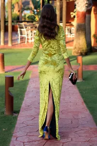 vestido largo drapeado cintura mostaza bordado caballito de mar