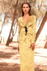 vestido largo drapeado cintura mostaza bordado caballito de mar