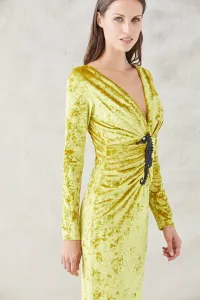 vestido largo drapeado cintura mostaza bordado caballito de mar