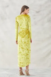 vestido midi mostaza cruzado con peplum manga larga bordado