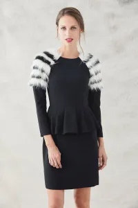 vestido corto negro con pelum y hombros con pelo blanco y negro