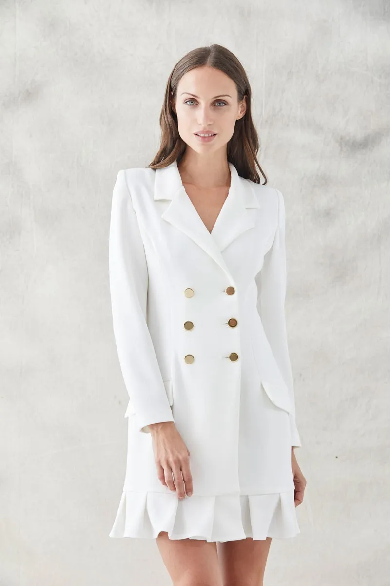 vestido corto esmoquin blanco manga larga con seis botones dorados