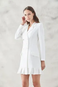 vestido corto esmoquin blanco manga larga con seis botones dorados