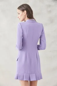 vestido corto esmoquin lila manga larga con seis botones dorados y