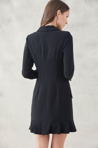 vestido corto esmoquin negro  manga larga con seis botones dorados