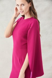 vestido corto mangas capa frambuesa
