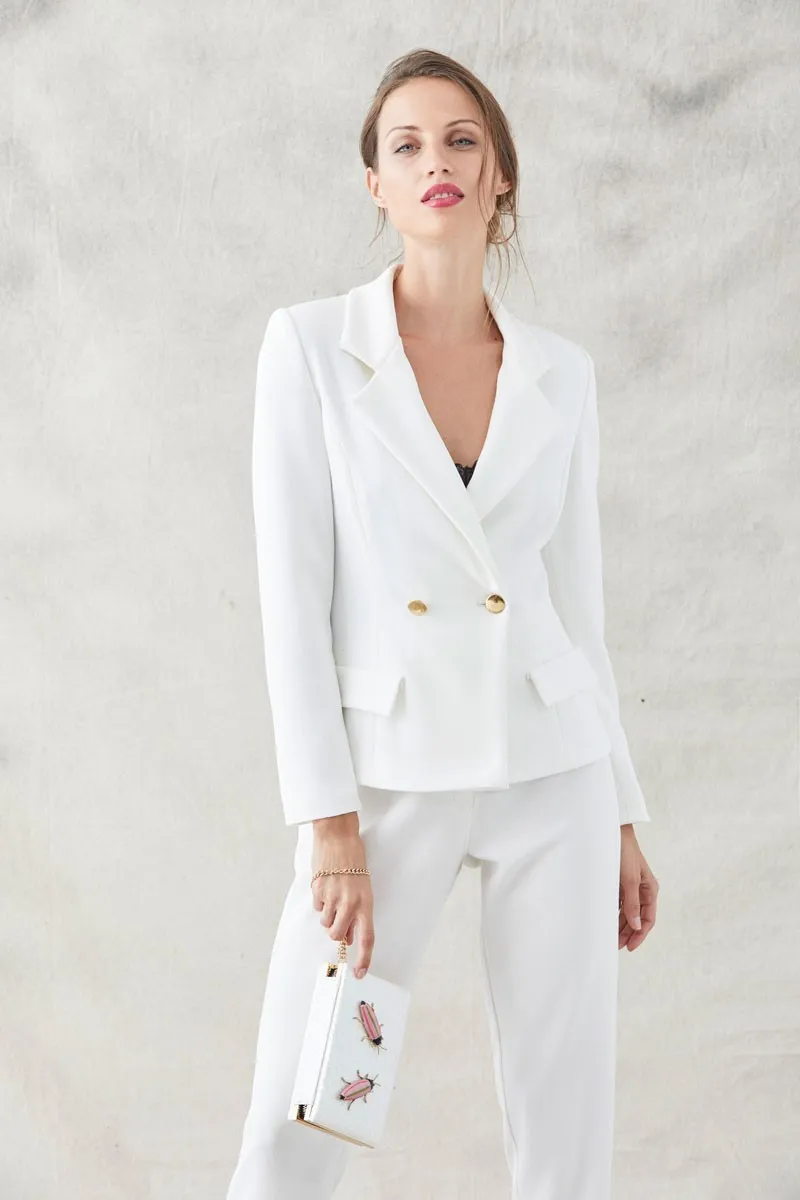 traje chaqueta pantalon crepe rizado blanco con bordados de