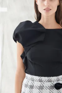 top crepe negro manga abullonada y manga larga