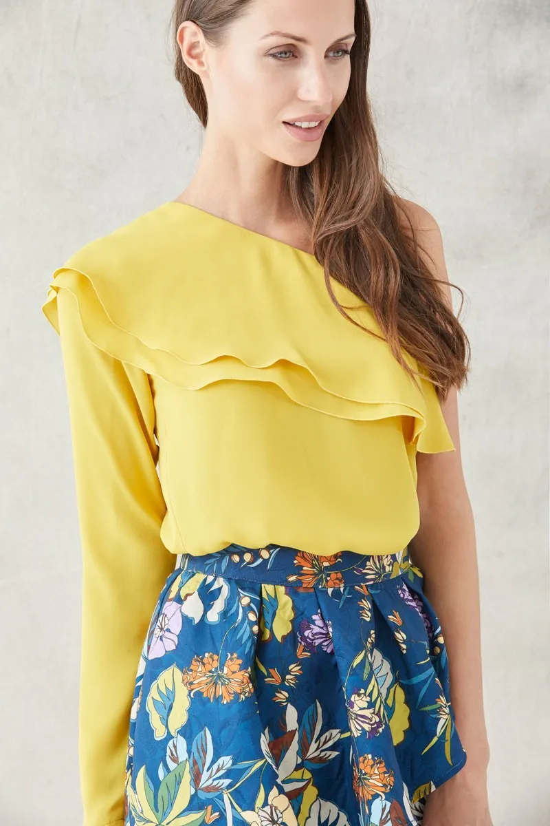 top asimetrico con volante mostaza marie