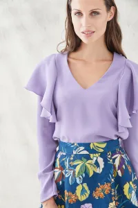 blusa lily con escote en pico y volante en hombro de manga larga