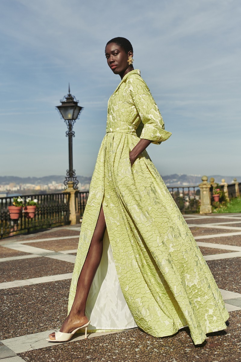 Vestido largo camisero en tejido brocado lima para invitada a
