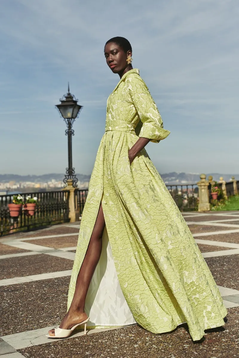 Vestido largo camisero en tejido brocado lima para invitada a