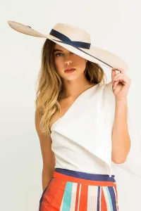 Pamela rosa empolvado con cinta azul marino